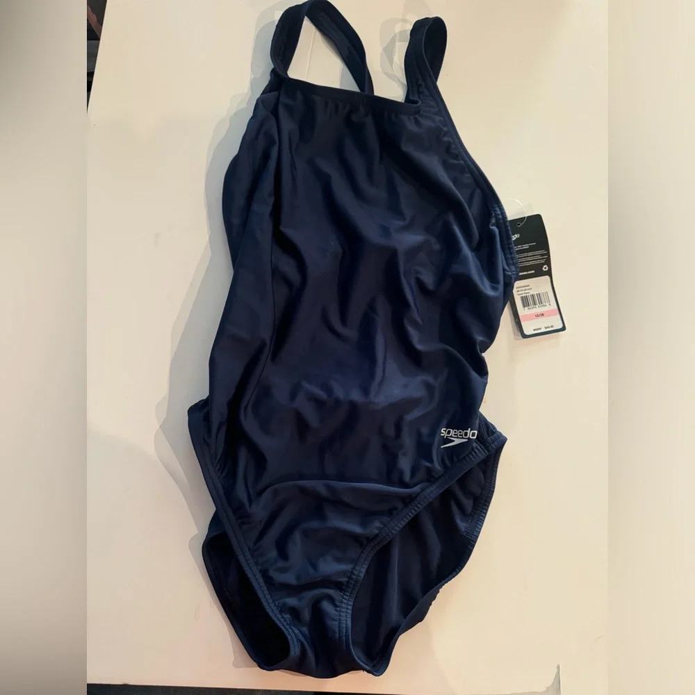 Speedo nwt size